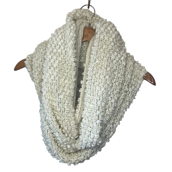 NWT Staring at Stars Anthropologie Loose Knit Ivory Cozy Chunky Infinity Scarf - Picture 1 of 12